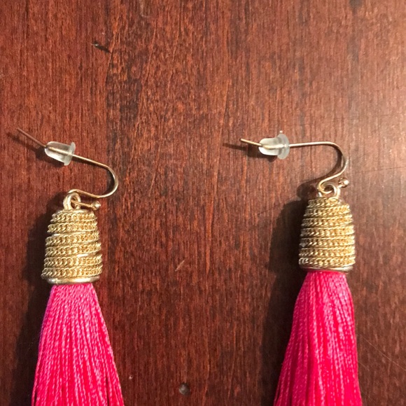 💗 SOLD Hot Pink Tassel Earrings NEW!! 💗 - Picture 3 of 4